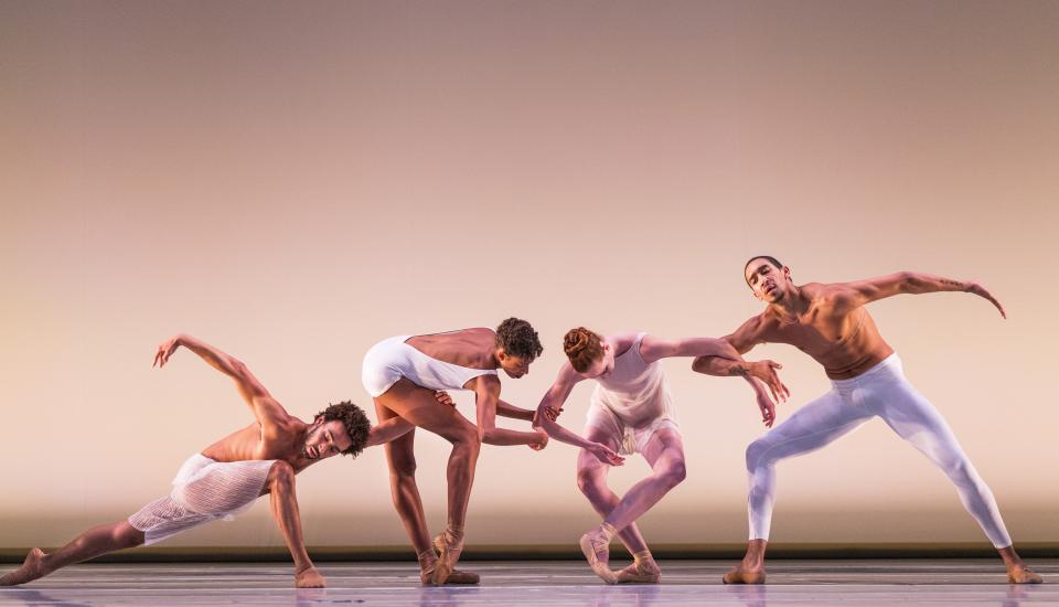 4 danseurs dorme une figure dansée