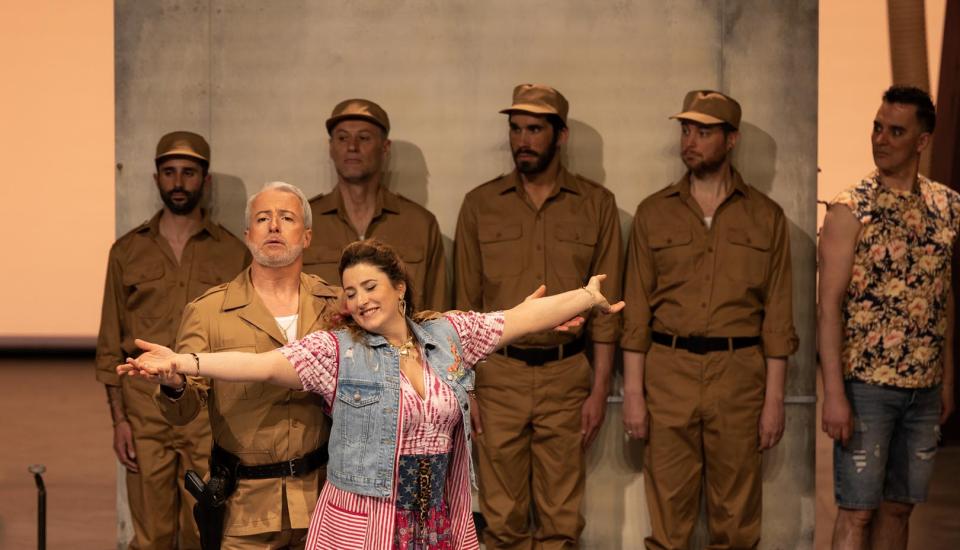 Belcore cherchant à séduire Adina