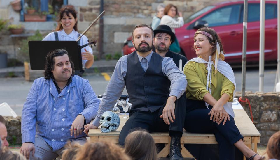 3 chanteurs et 2 musiciens de Lyrisme de rue