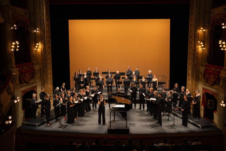 Chœur régional dans l'Opéra de Rennes