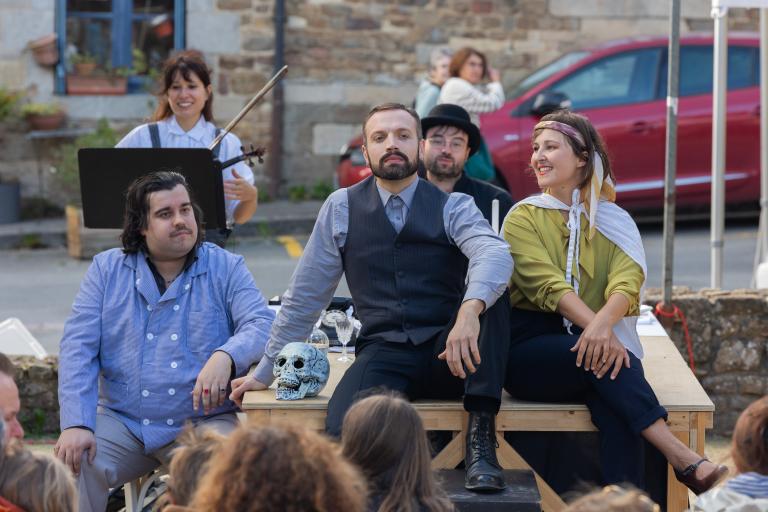 3 chanteurs et 2 musiciens de Lyrisme de rue